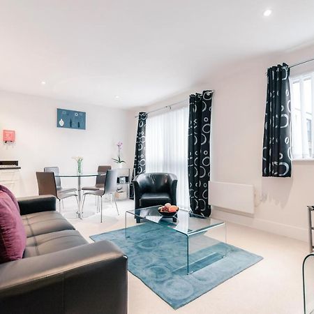 Roomspace Serviced Apartments - Capitol Square Epsom Zimmer foto