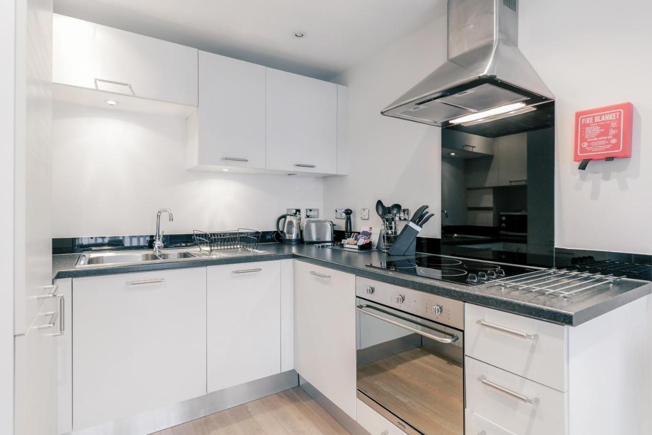 Roomspace Serviced Apartments - Capitol Square Epsom Zimmer foto