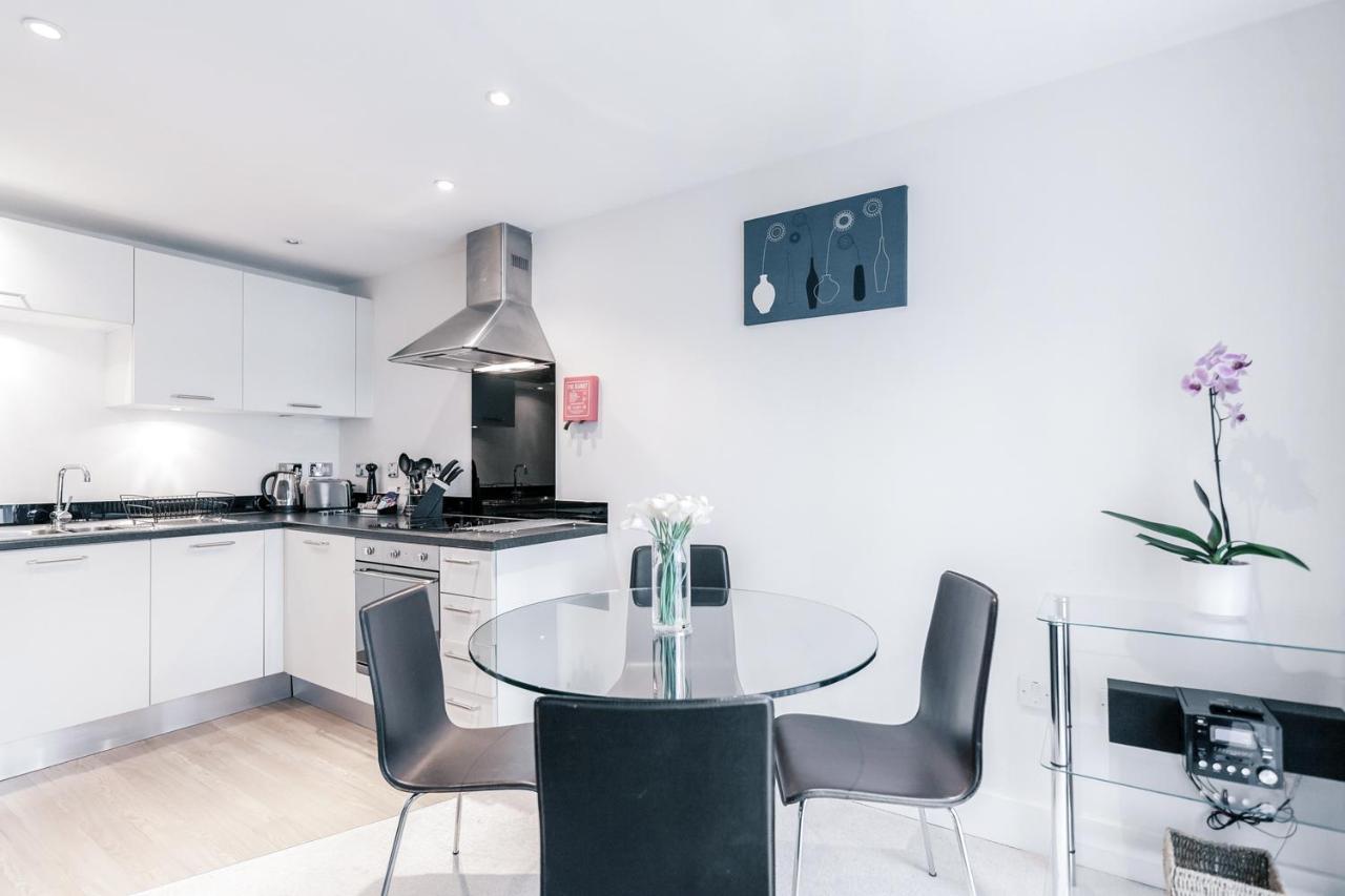 Roomspace Serviced Apartments - Capitol Square Epsom Exterior foto